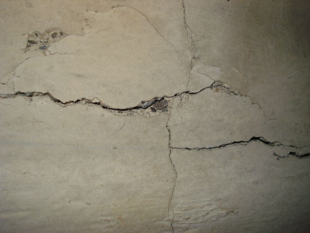 2008227151048_FoundationCrack3.jpg