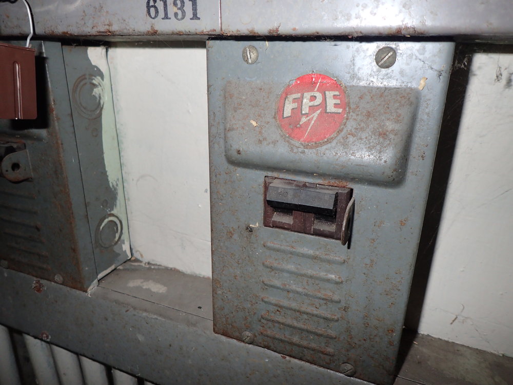 P1090356 elec FPE.JPG